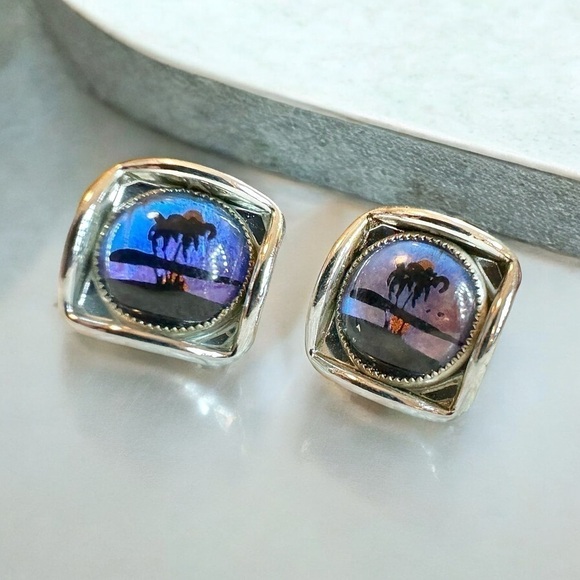 Vintage Butterfly Wing Screw Back Earrings - Picture 5 of 6